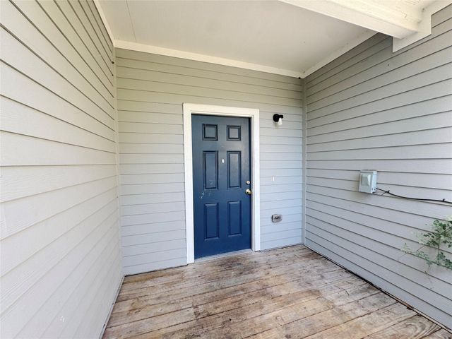 303 S 4th Street, Alvin, TX 77511