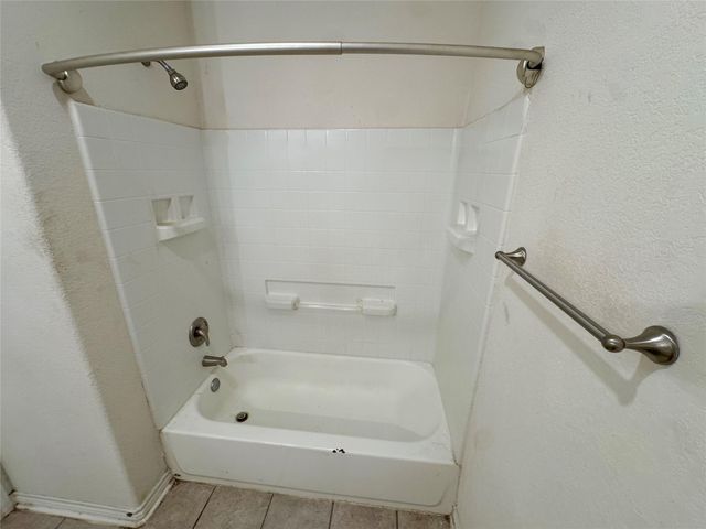 303 S 4th Street, Alvin, TX 77511
