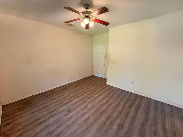 303 S 4th Street, Alvin, TX 77511
