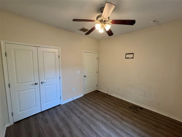 303 S 4th Street, Alvin, TX 77511