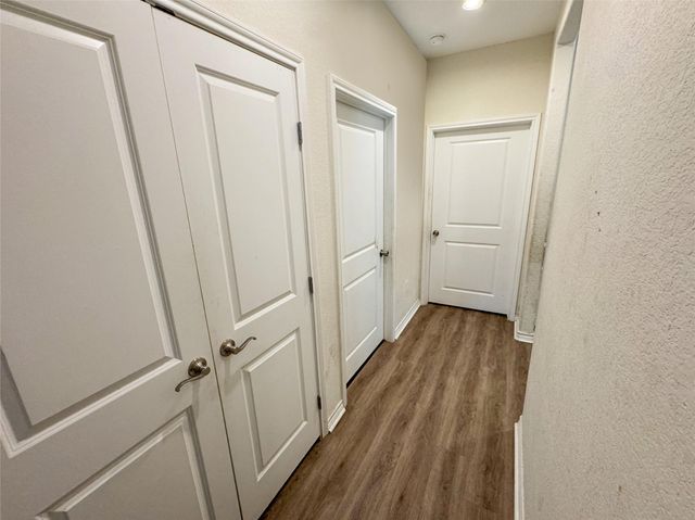 303 S 4th Street, Alvin, TX 77511