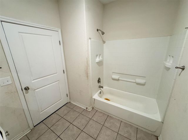 303 S 4th Street, Alvin, TX 77511
