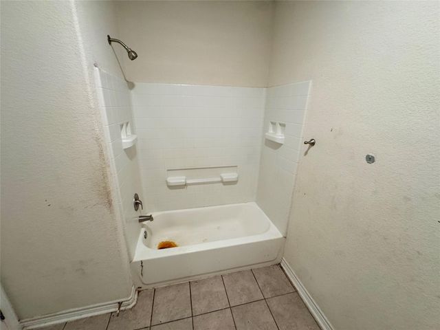 303 S 4th Street, Alvin, TX 77511