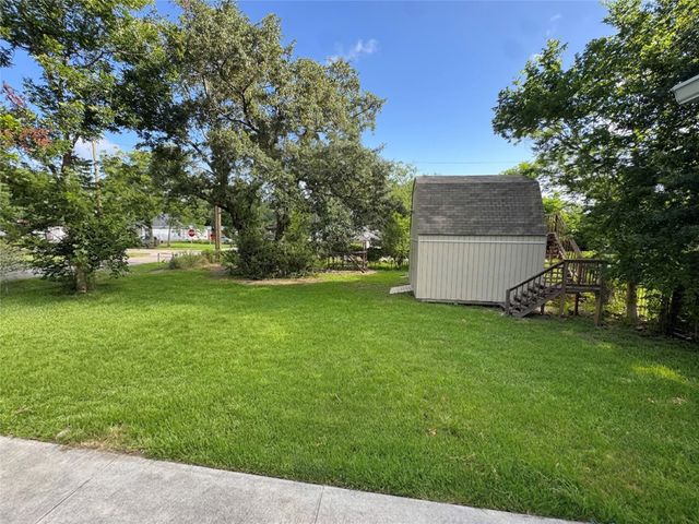 303 S 4th Street, Alvin, TX 77511