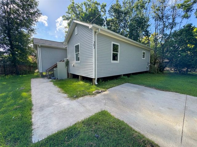 303 S 4th Street, Alvin, TX 77511