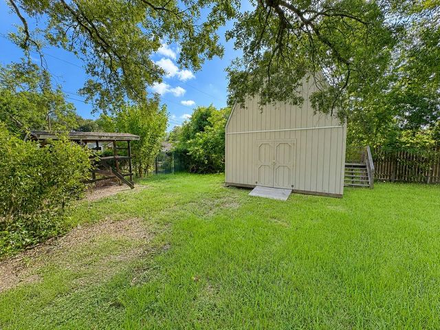 303 S 4th Street, Alvin, TX 77511