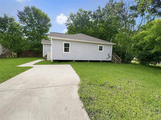 303 S 4th Street, Alvin, TX 77511