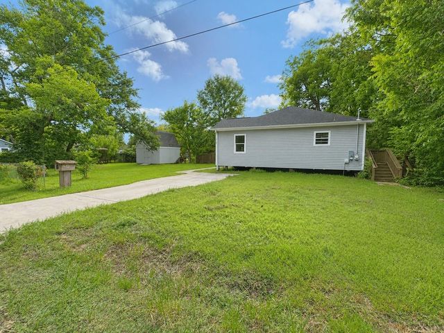 303 S 4th Street, Alvin, TX 77511