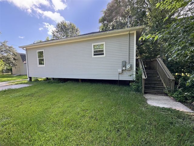 303 S 4th Street, Alvin, TX 77511