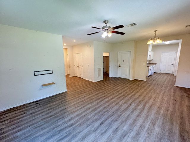 303 S 4th Street, Alvin, TX 77511