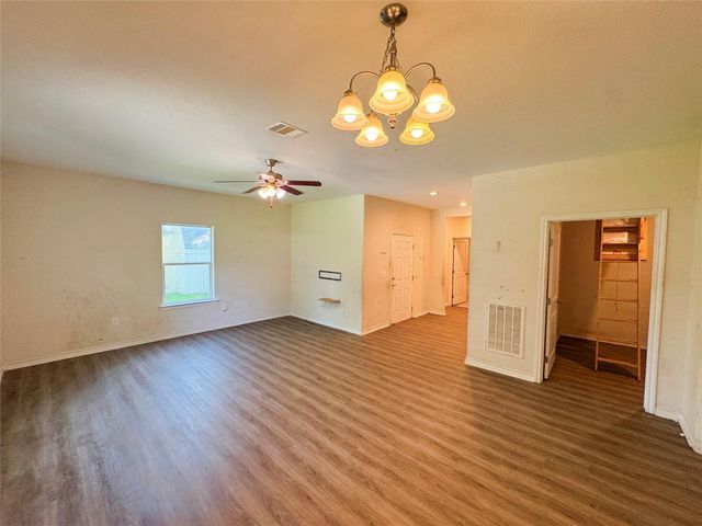 303 S 4th Street, Alvin, TX 77511