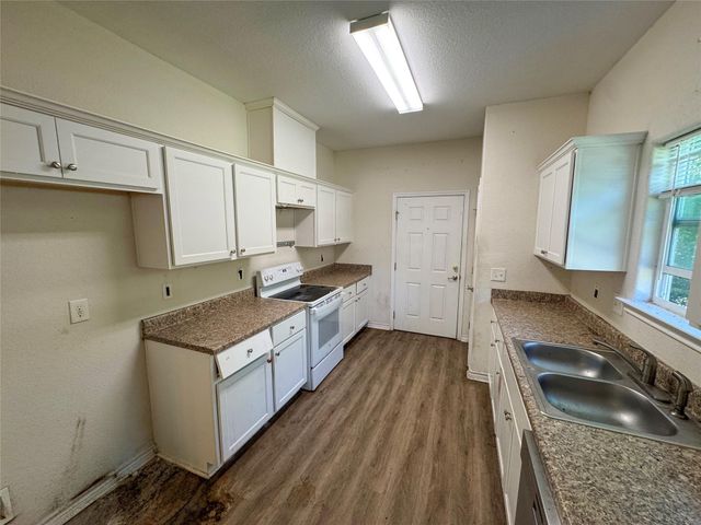 303 S 4th Street, Alvin, TX 77511