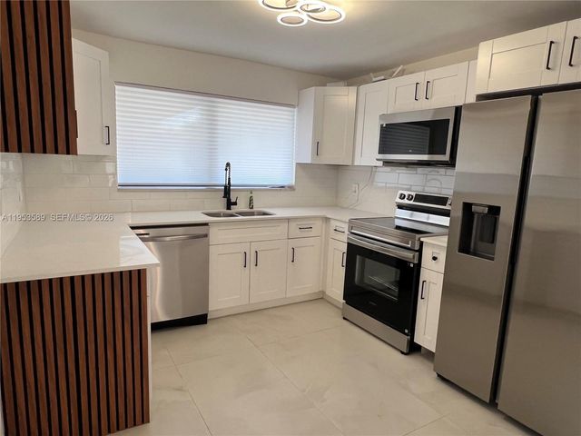 601 NW 198th St, Miami Gardens, FL 33169