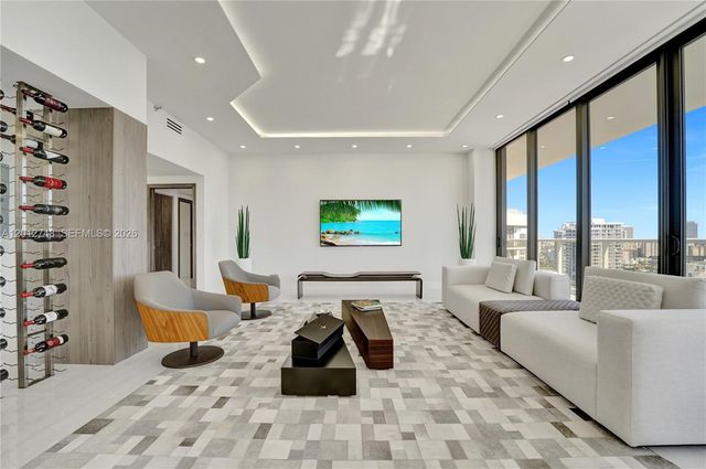 20281 E Country Club Dr PH14, Aventura, FL 33180