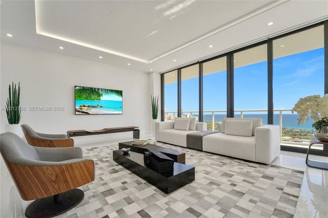 20281 E Country Club Dr PH14, Aventura, FL 33180