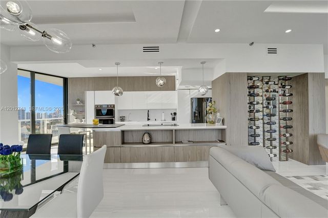 20281 E Country Club Dr PH14, Aventura, FL 33180