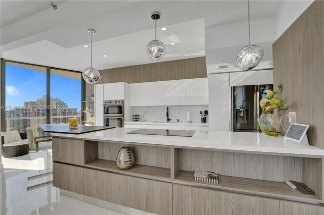 20281 E Country Club Dr PH14, Aventura, FL 33180