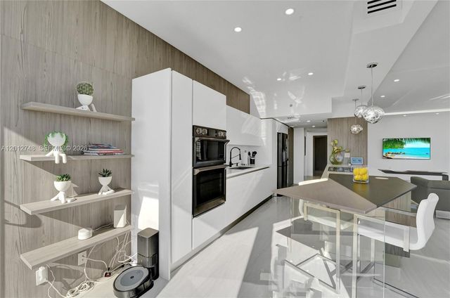20281 E Country Club Dr PH14, Aventura, FL 33180