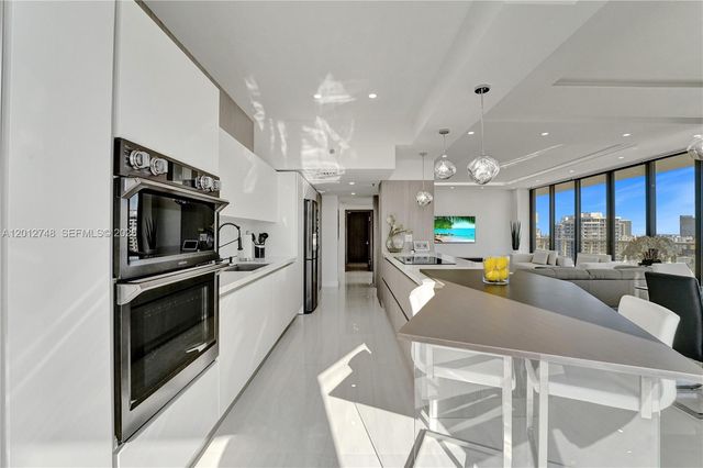 20281 E Country Club Dr PH14, Aventura, FL 33180