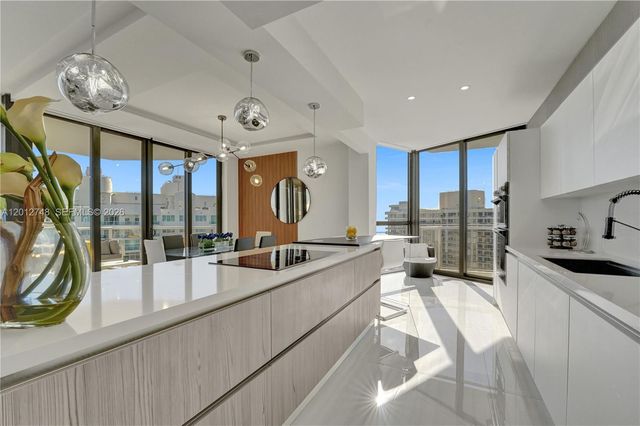 20281 E Country Club Dr PH14, Aventura, FL 33180
