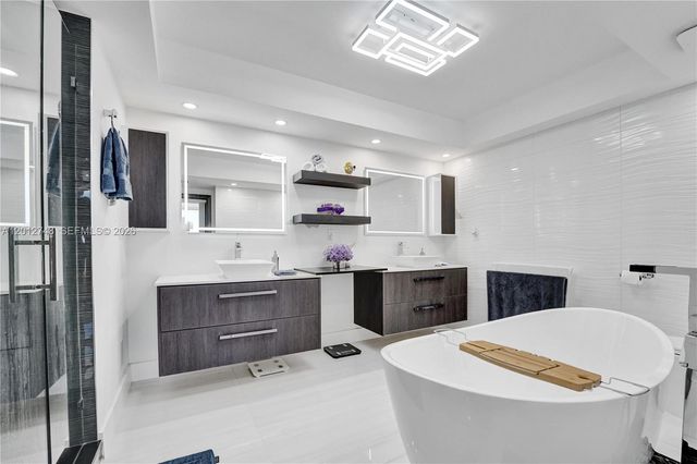 20281 E Country Club Dr PH14, Aventura, FL 33180