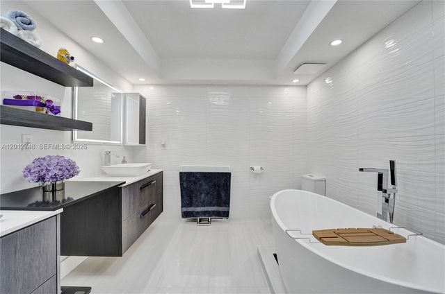 20281 E Country Club Dr PH14, Aventura, FL 33180