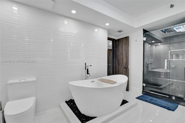20281 E Country Club Dr PH14, Aventura, FL 33180