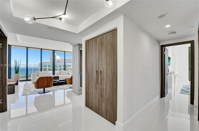 20281 E Country Club Dr PH14, Aventura, FL 33180
