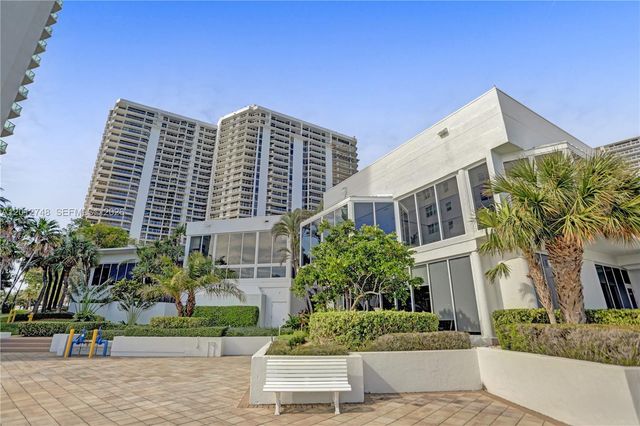 20281 E Country Club Dr PH14, Aventura, FL 33180