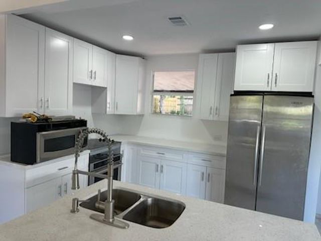 821 N B St, Lake Worth Beach, FL 33460