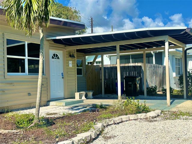 821 N B St, Lake Worth Beach, FL 33460