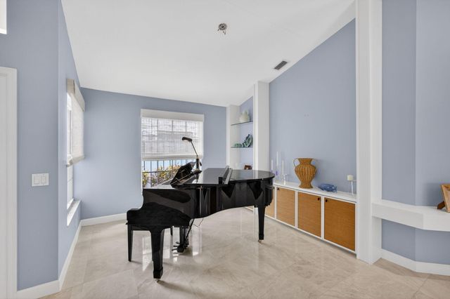 108 Eagleton Lane, Palm Beach Gardens, FL 33418