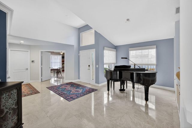 108 Eagleton Lane, Palm Beach Gardens, FL 33418