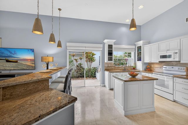 108 Eagleton Lane, Palm Beach Gardens, FL 33418