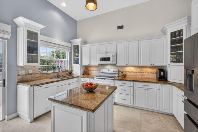 108 Eagleton Lane, Palm Beach Gardens, FL 33418