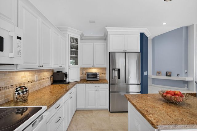 108 Eagleton Lane, Palm Beach Gardens, FL 33418