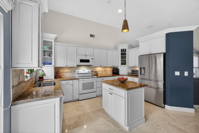 108 Eagleton Lane, Palm Beach Gardens, FL 33418