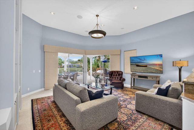 108 Eagleton Lane, Palm Beach Gardens, FL 33418