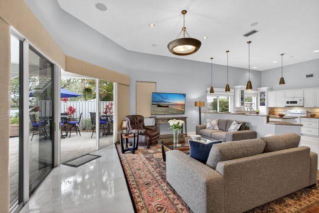 108 Eagleton Lane, Palm Beach Gardens, FL 33418