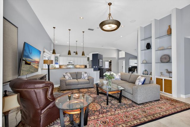 108 Eagleton Lane, Palm Beach Gardens, FL 33418