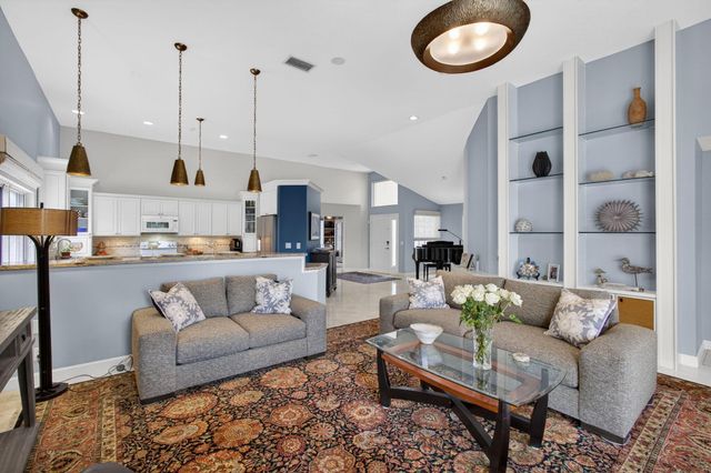 108 Eagleton Lane, Palm Beach Gardens, FL 33418