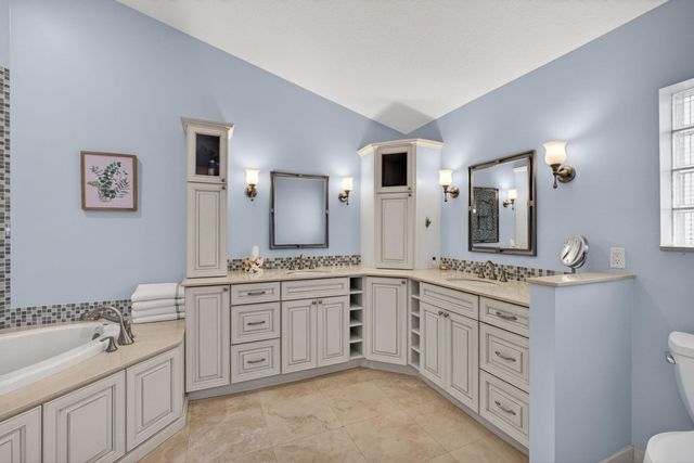 108 Eagleton Lane, Palm Beach Gardens, FL 33418