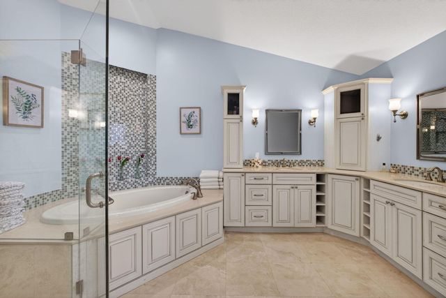 108 Eagleton Lane, Palm Beach Gardens, FL 33418