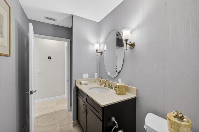 108 Eagleton Lane, Palm Beach Gardens, FL 33418