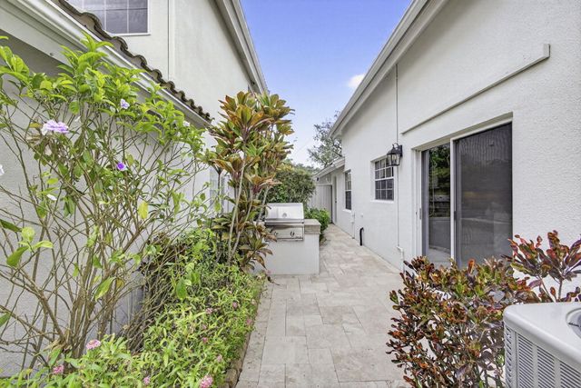 108 Eagleton Lane, Palm Beach Gardens, FL 33418