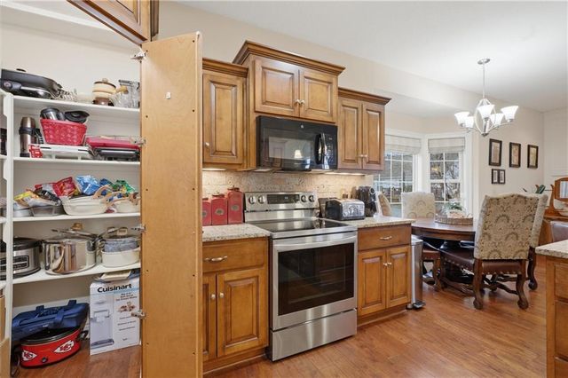 7519 NE 112th Court, Kansas City, MO 64157