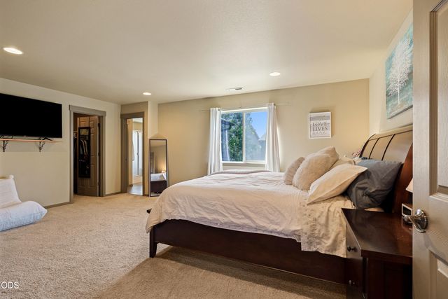21183 Ritz Place, Bend, OR 97702