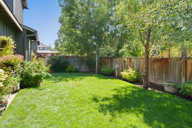 21183 Ritz Place, Bend, OR 97702