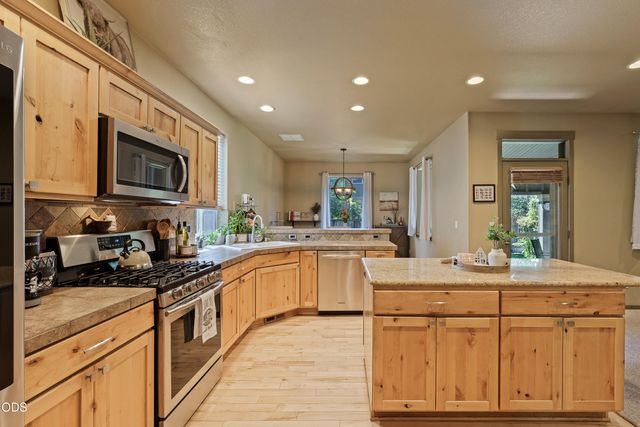 21183 Ritz Place, Bend, OR 97702