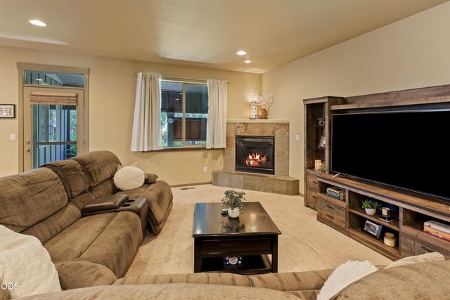 21183 Ritz Place, Bend, OR 97702